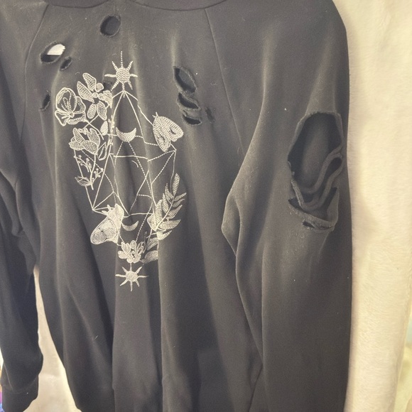 🚨LAST CHANCE 🚨 Torrid Cozy Floral Geo Distressed Graphic Hoodie - Picture 4 of 7